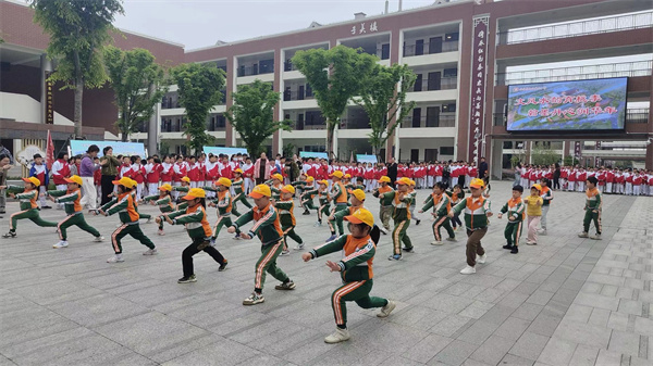 6e0bf171328047c9833be818ad0c5984.jpg