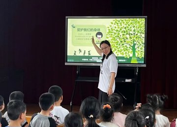撑起“安全伞” 守护向阳花