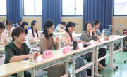 童心织梦处 足迹生花时